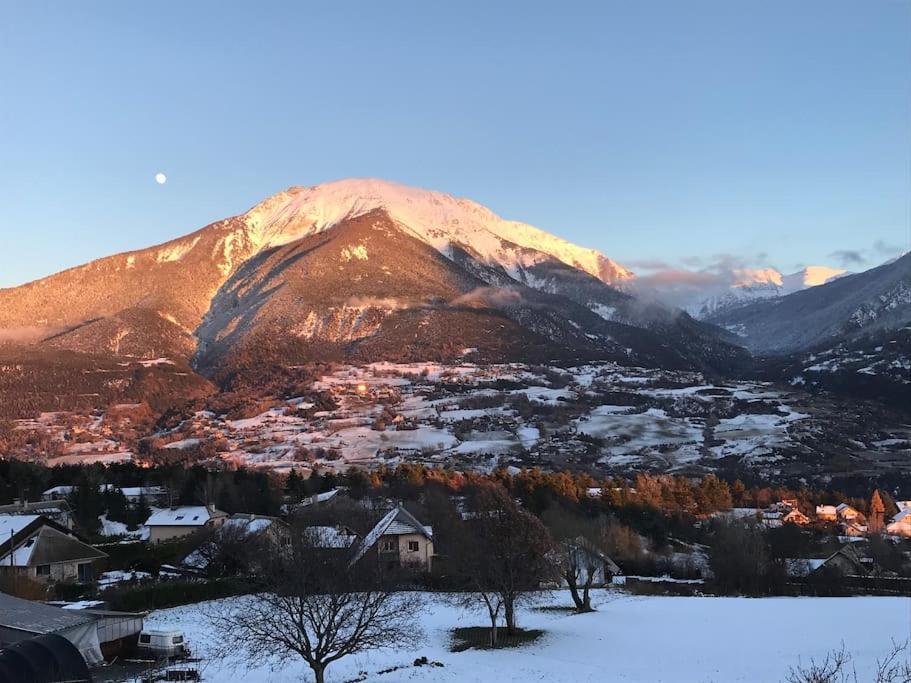 Gite Confort 15 Couchages, Vue Panoramique Montagne Hautes Alpes, Terrasses Embrun Exteriör bild