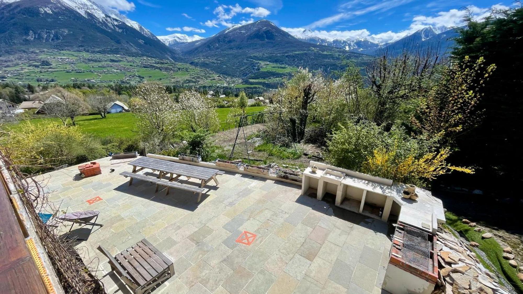 Gite Confort 15 Couchages, Vue Panoramique Montagne Hautes Alpes, Terrasses Embrun Exteriör bild