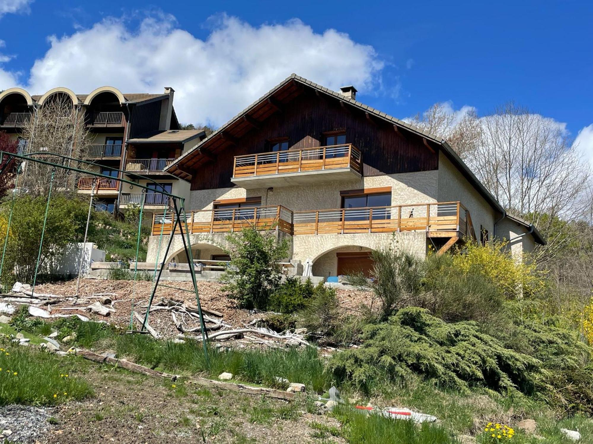 Gite Confort 15 Couchages, Vue Panoramique Montagne Hautes Alpes, Terrasses Embrun Exteriör bild