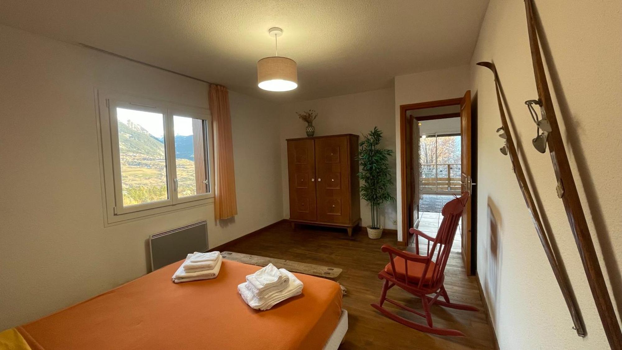 Gite Confort 15 Couchages, Vue Panoramique Montagne Hautes Alpes, Terrasses Embrun Exteriör bild